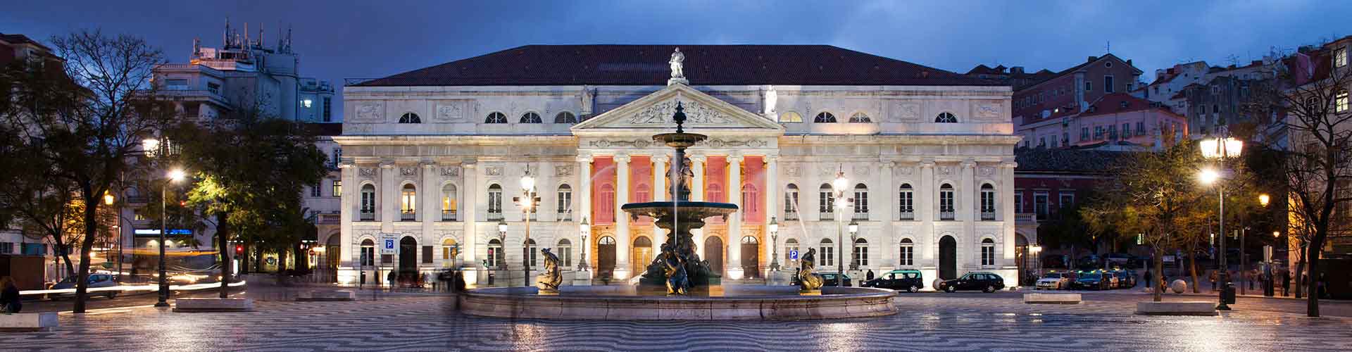 Rossio con il Teatro Nacional D. Maria II