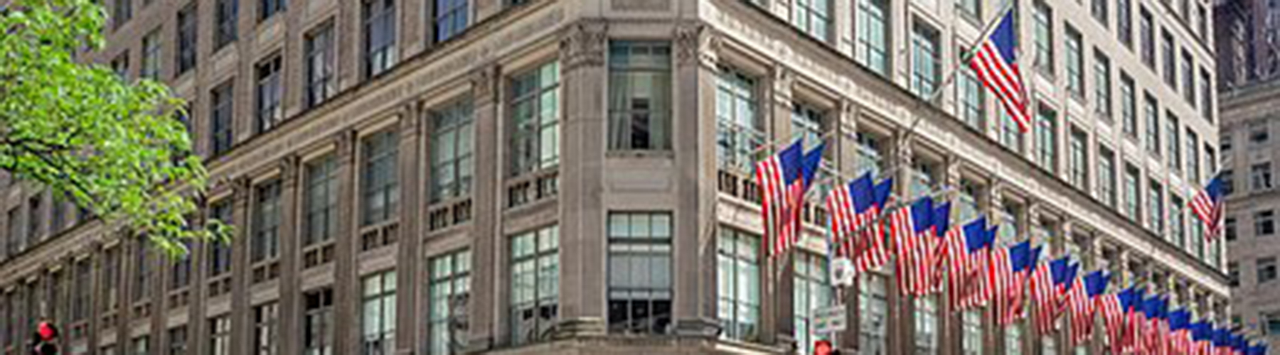 Fifth Avenue Flagship con Saks Fifth Avenue, Negozio