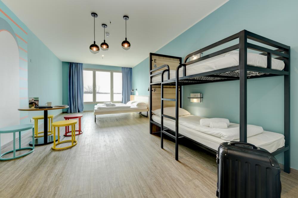 4 letti dormitorio - Solo femmine - Standard - Bagno condiviso