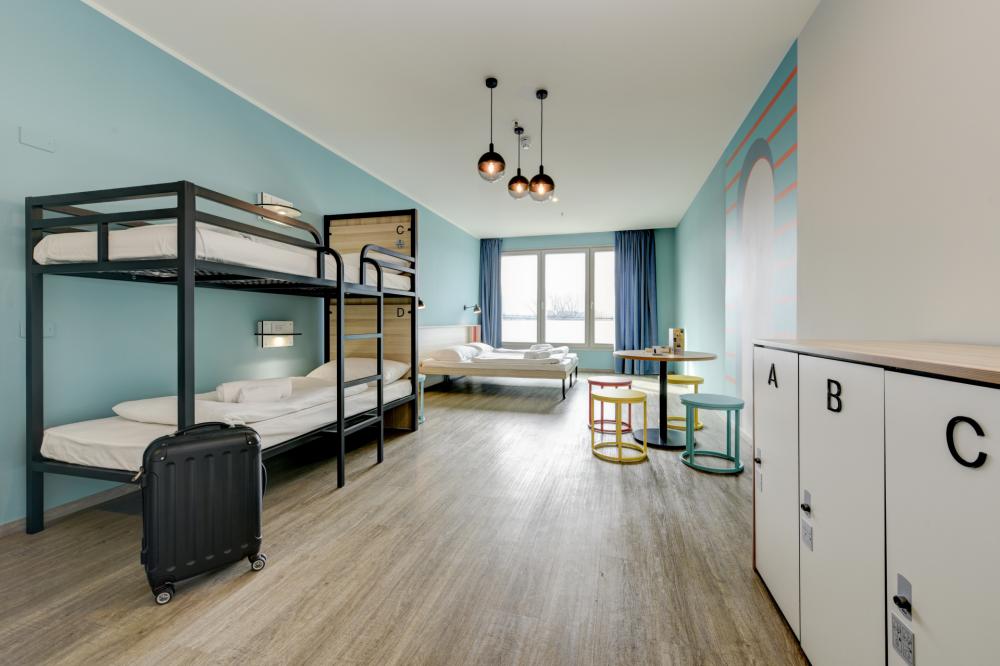 4 letti dormitorio - Solo femmine - Standard - Bagno condiviso